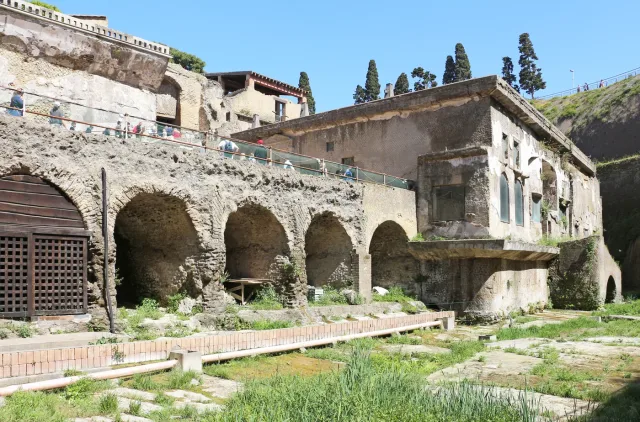 イタリアのヘルクラネウムに残る郊外浴場の外観